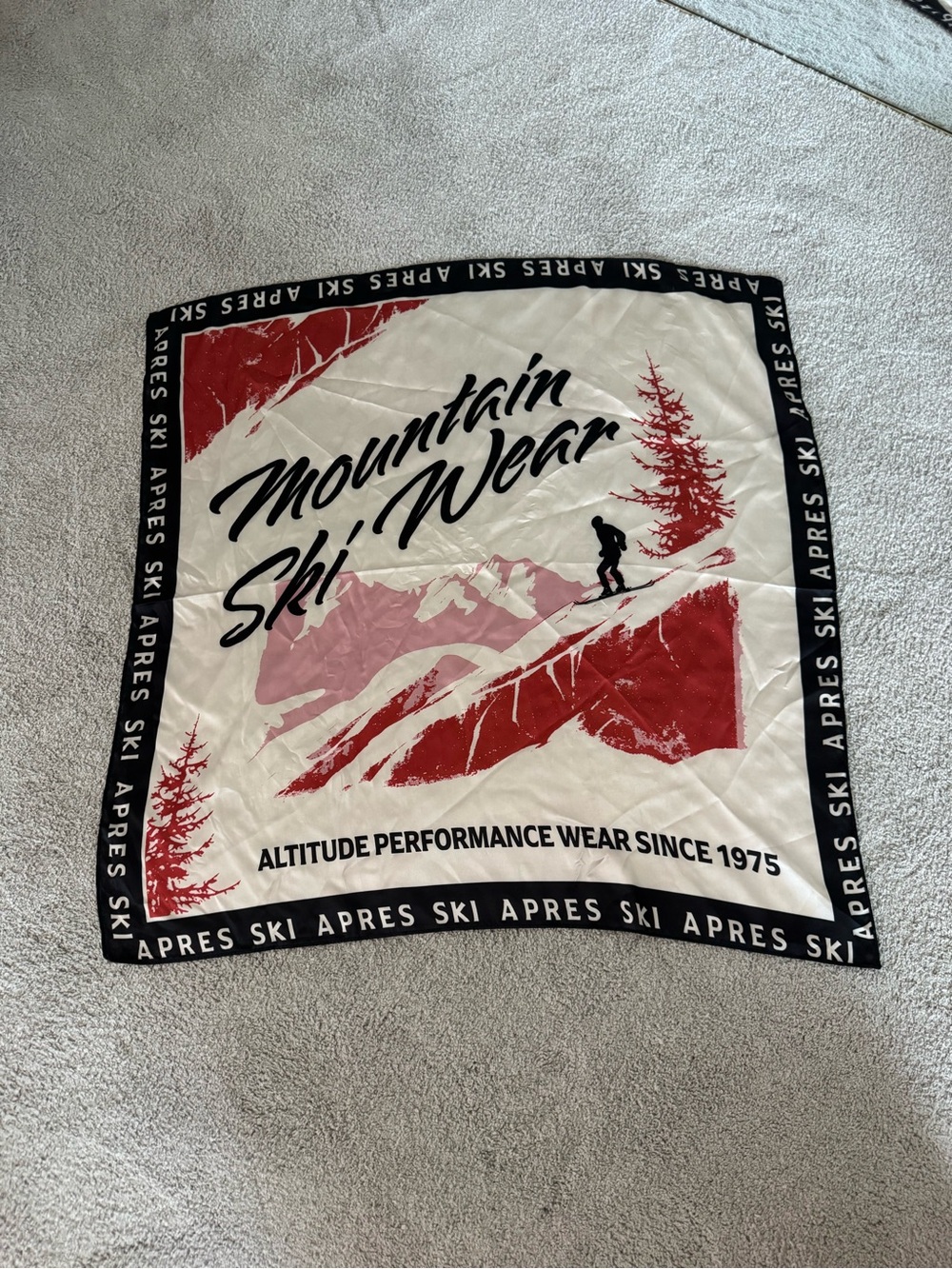 Vintage-Style Mountain Ski Wear Apres Ski scarf